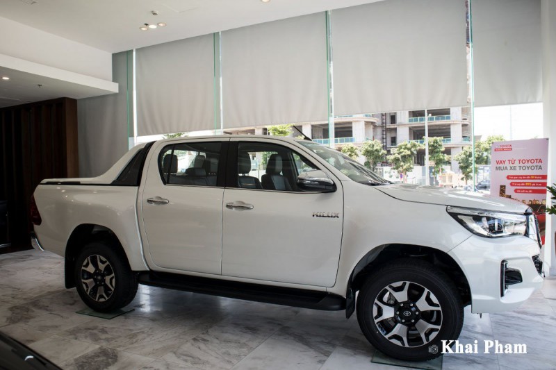 Ảnh thân xe Toyota Hilux 2020