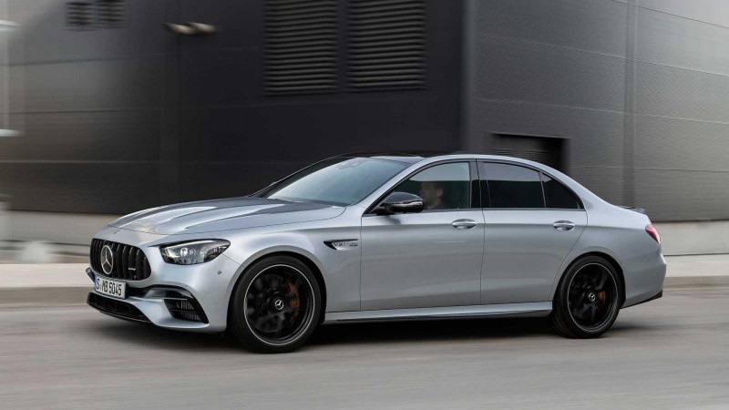 Siêu xe Mercedes-AMG E63 S 2021 quyễn rũ hơn nữa.