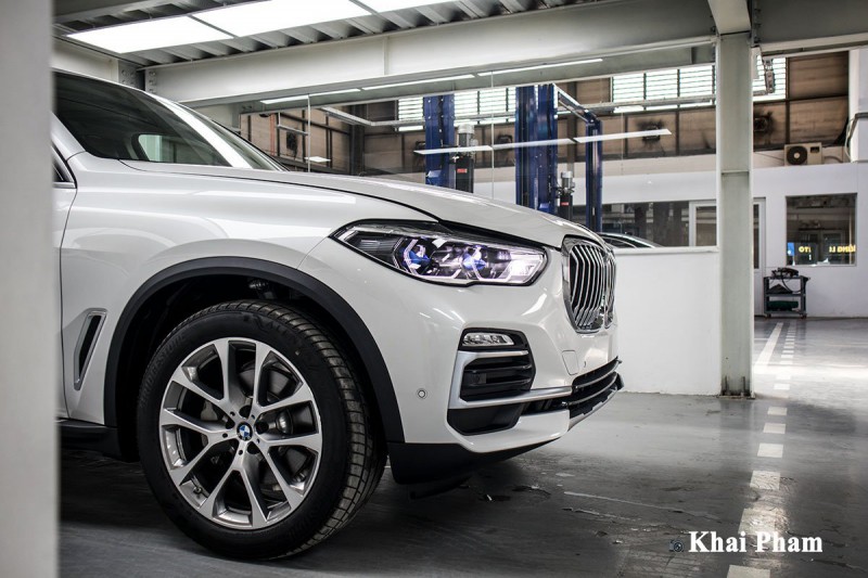 Ảnh chính diện đầu xe BMW X5 2020