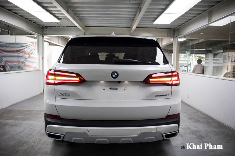 Ảnh chính diện đuôi xe BMW X5 2020