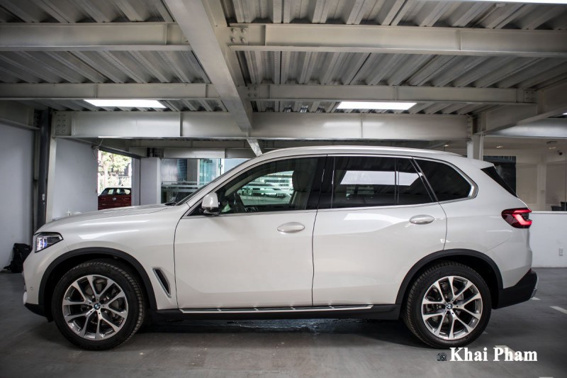 Ảnh chính diện thân xe BMW X5 2020