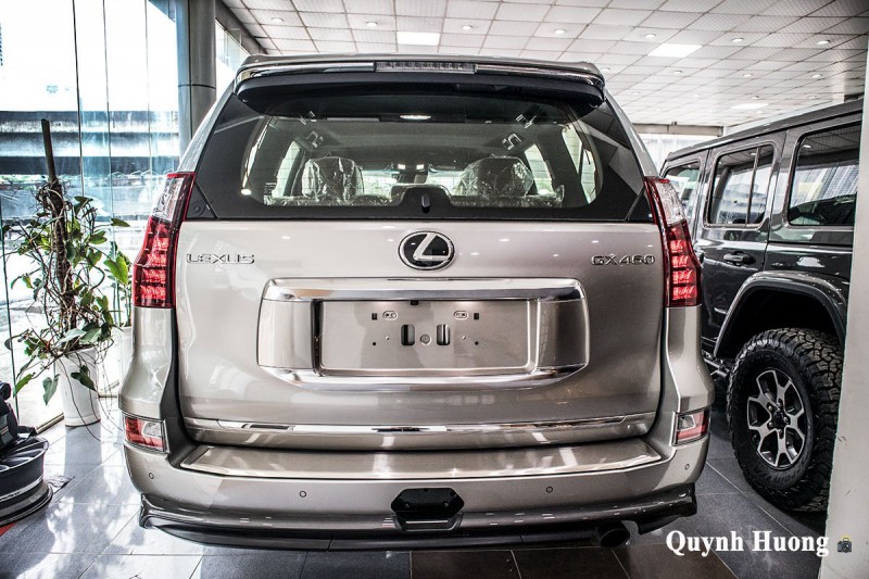 Ảnh chính diện đuôi xe Lexus GX 460 2020