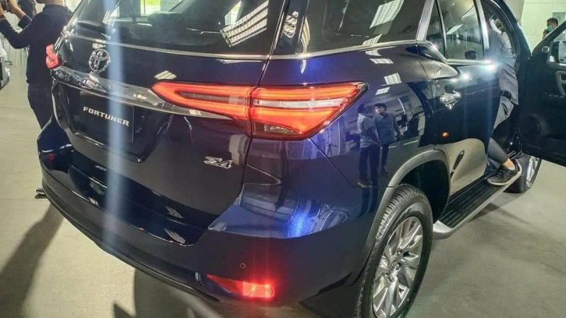 Đuôi xe Toyota Fortuner 2021 - Ảnh 1.