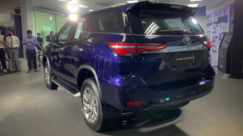 Đuôi xe Toyota Fortuner 2021 - Ảnh 2.