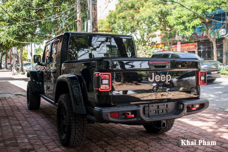 Ảnh sau xe Jeep Gladiator Launch Edition 2020