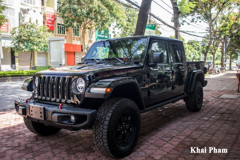 Ảnh trước đầu xe Jeep Gladiator Launch Edition 2020