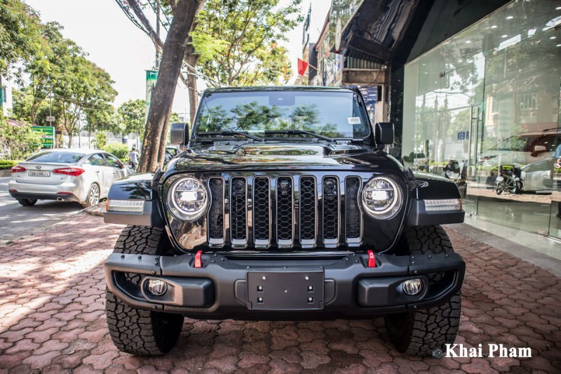 Ảnh chính diện đầu xe Jeep Gladiator Launch Edition 2020