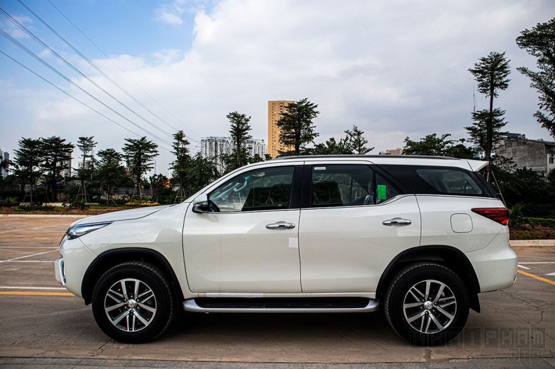 Toyota Fortuner đương thời vẫn còn hạn chế về các tính năng an toàn.