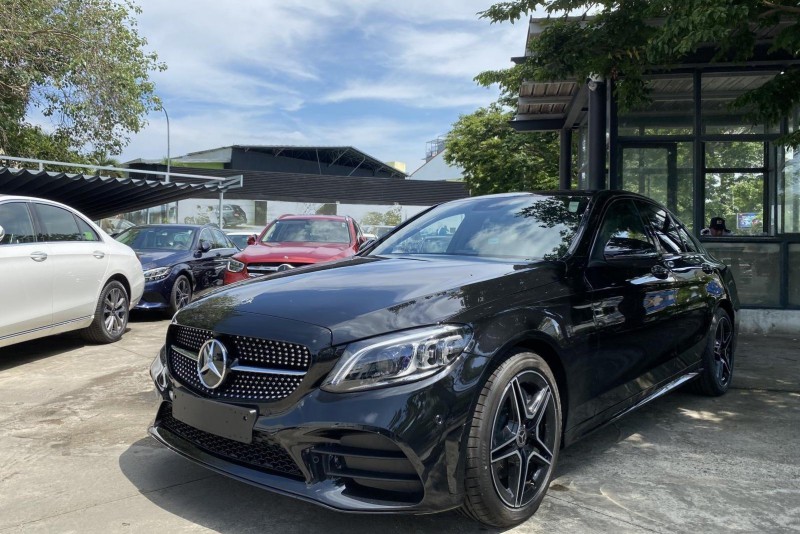 Nhiều xe Mercedes-Benz hàng trưng bày thanh lý giá hấp dẫn 1