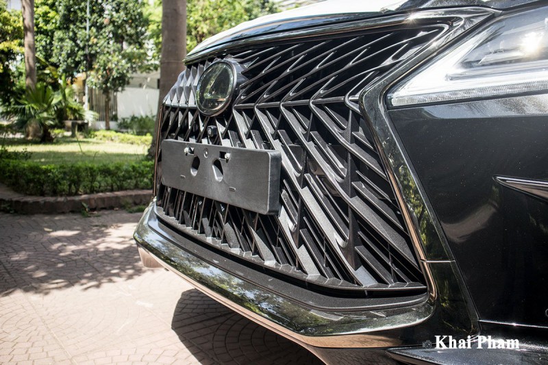 Ảnh lưới tản nhiệt xe Lexus LX 570 Super Sport Black Edition 2020