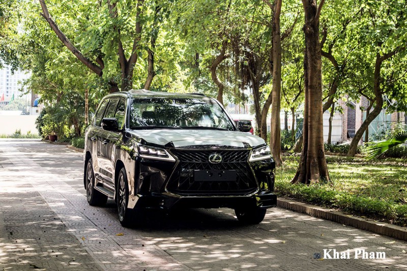 Ảnh trước xe Lexus LX 570 Super Sport Black Edition 2020