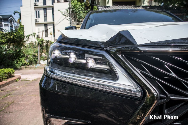 Ảnh đèn pha xe Lexus LX 570 Super Sport Black Edition 2020