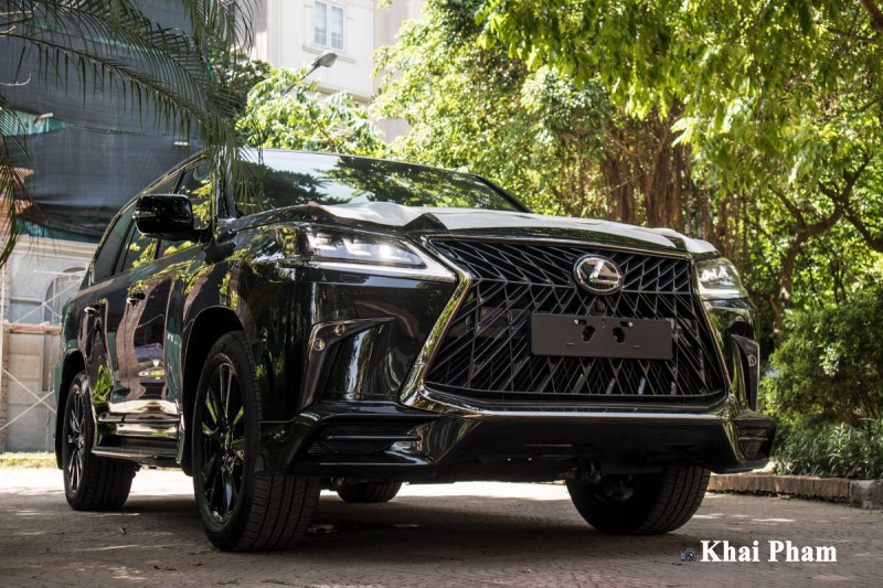 Ảnh đầu xe Lexus LX 570 Super Sport Black Edition 2020