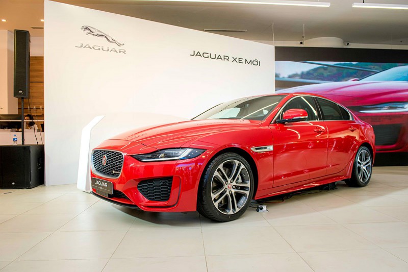 Jaguar XE 2020 vừa ra mắt tại Việt Nam.