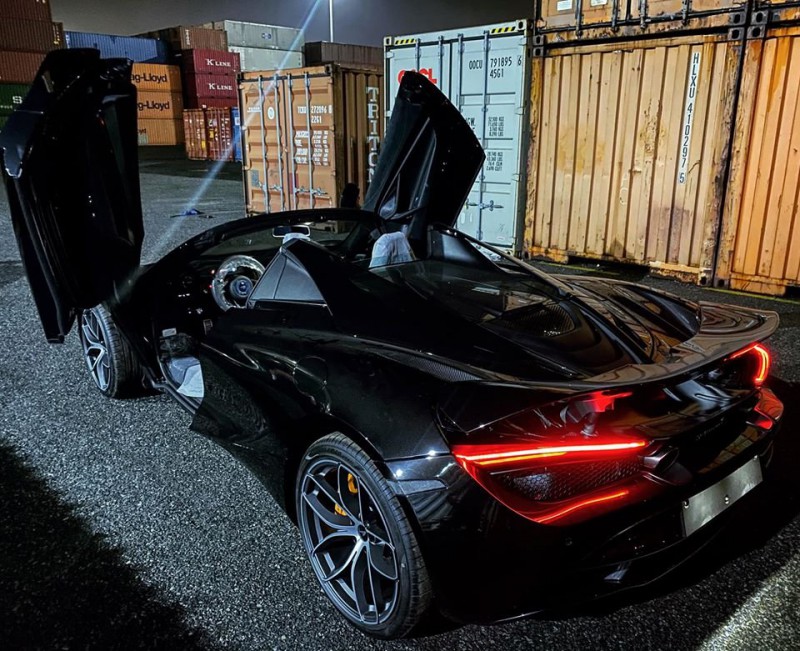 Khu công McLaren 720S Spider Black Edition 2020 đầu tiên tại Việt Nam a3