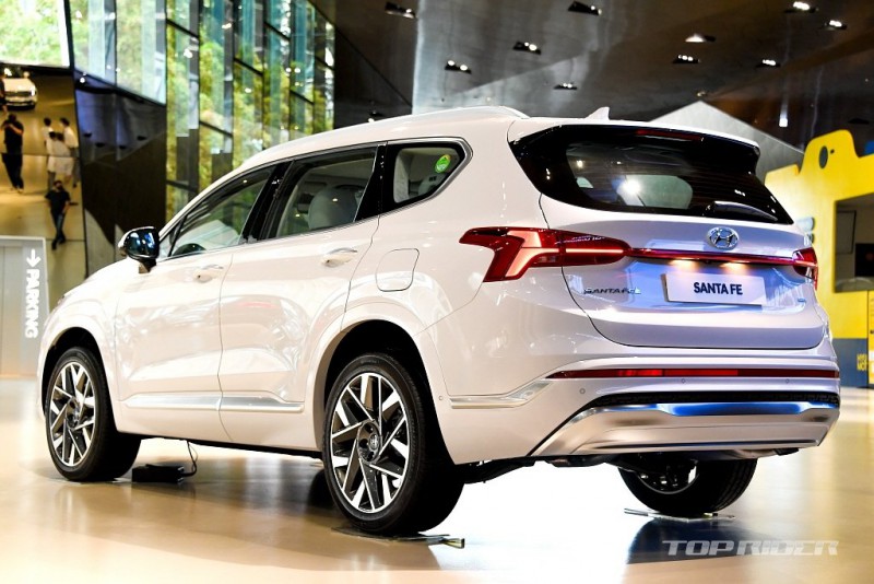 Mặt bằng giá xe Hyundai Santa Fe 2021 facelift tăng nhẹ.