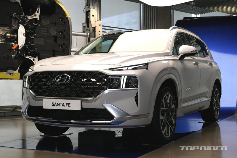 Hyundai Santa Fe 2021 facelift vén màn tại Hàn với giá xe tăng nhẹ.
