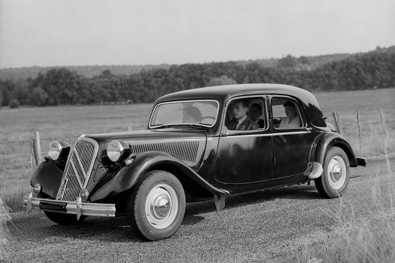 Citroen Traction Avant chiếc xe mở ra kỷ nguyên của hệ thống dẫn động bánh trước.