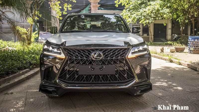 Ảnh đầu xe Lexus LX 570 Super Sport 2020