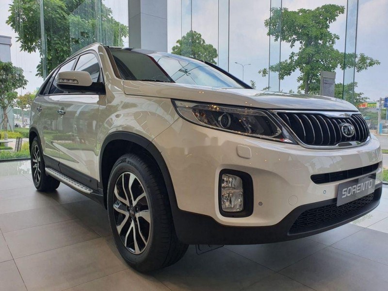 Giá xe Kia Sorento giảm sâu, đại lý dọn kho đón thế hệ mới 1