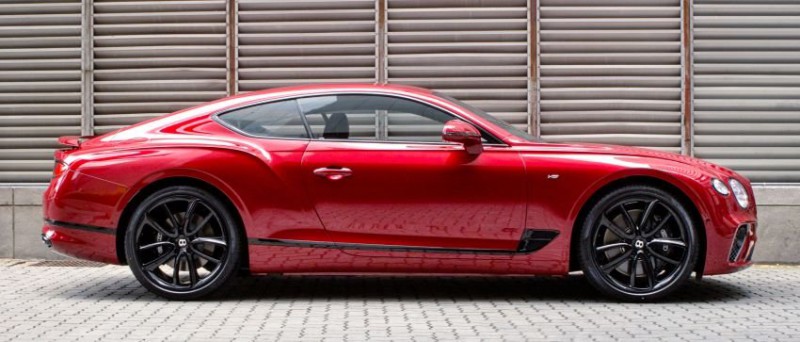 Bentley Continental GT V8 hứa hẹn cảm giác lái nhanh nhạy tột đỉnh.