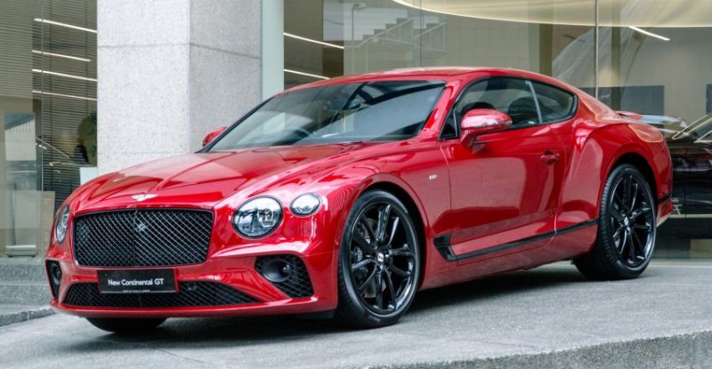 Bentley Continental GT V8 mới giá khởi điểm từ 4,3 tỷ đồng.