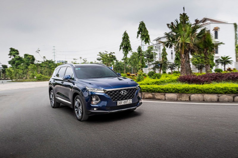 Hyundai Santa Fe đang bán tại thị trường Việt 1