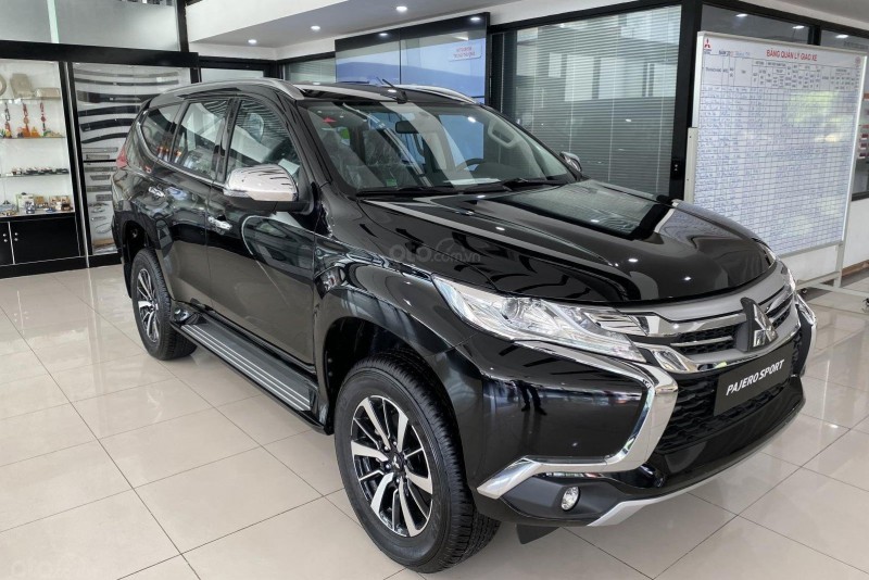 Mitsubishi Pajero Sport có mức giá khởi điểm 980,5 triệu đồng tại Việt Nam 1