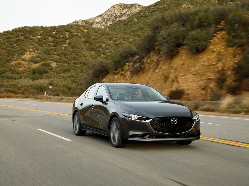 Mazda 3 vừa đẹp vừa an toàn.