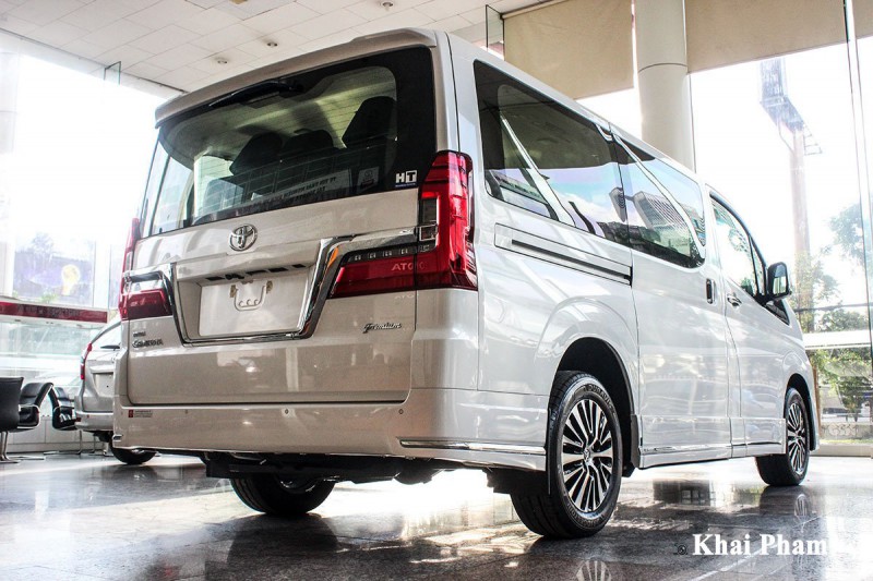 Ảnh Đuôi xe thấp xe Toyota Granvia 2020 