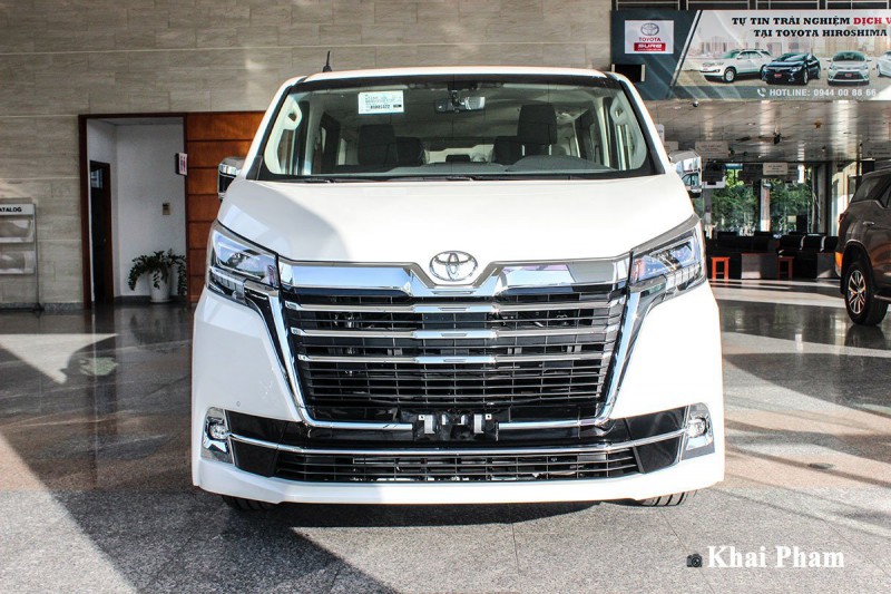 Ảnh chính diện đầu xe Toyota Granvia 2020 