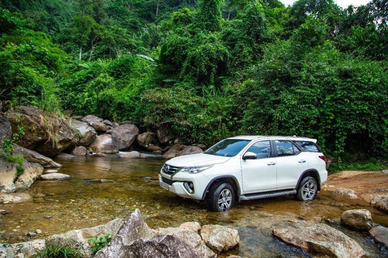 Toyota Fortuner được đánh giá cao về khả năng vận hành và không gian rộng rãi 1.