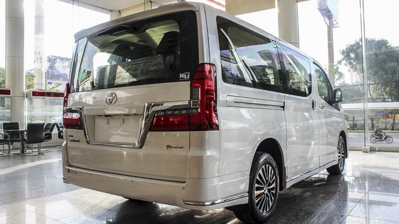 Ảnh Đuôi xe Toyota Granvia 2020