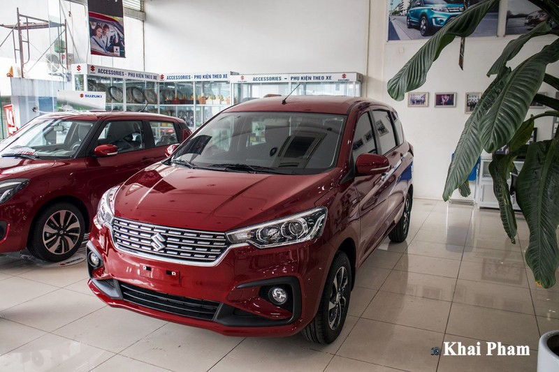 ảnh chụp trước đầu xe Suzuki Ertiga Sport 2020 phải