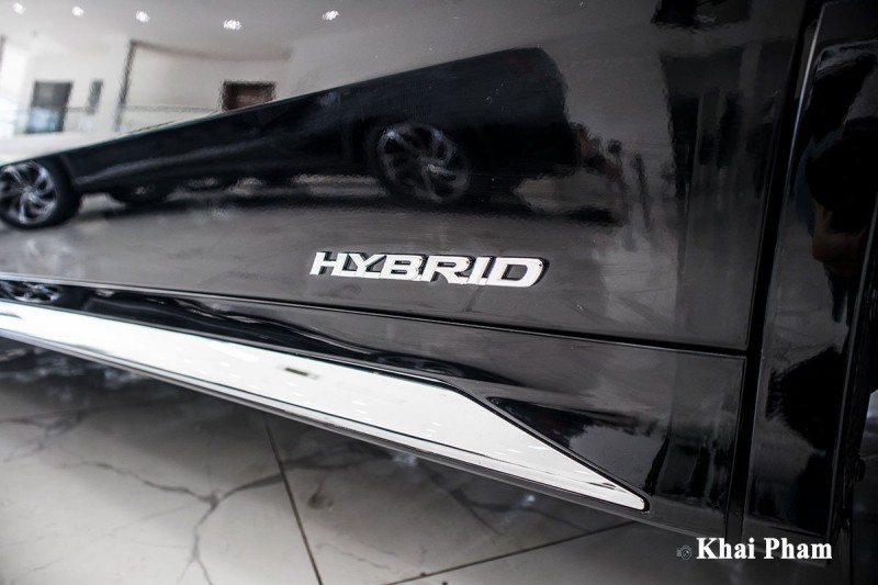 Ảnh Hybrid xe Lexus LM300h 2020 bên phải 