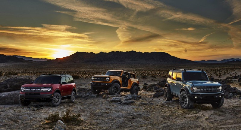 Ford Bronco 2021 vén màn có giá 694 triệu đồng.