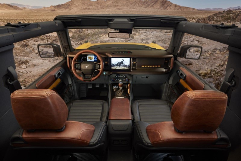 Ford Bronco 2021 tích hợp cabin lái hiện đại.