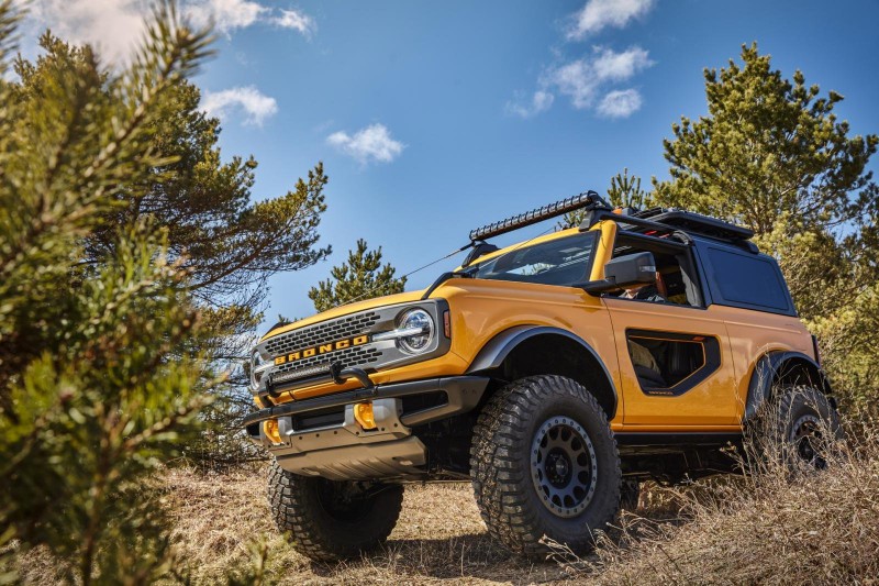 Ford Bronco 2021 chuyên off-road tích hợp nhiều tính năng tiện lợi.