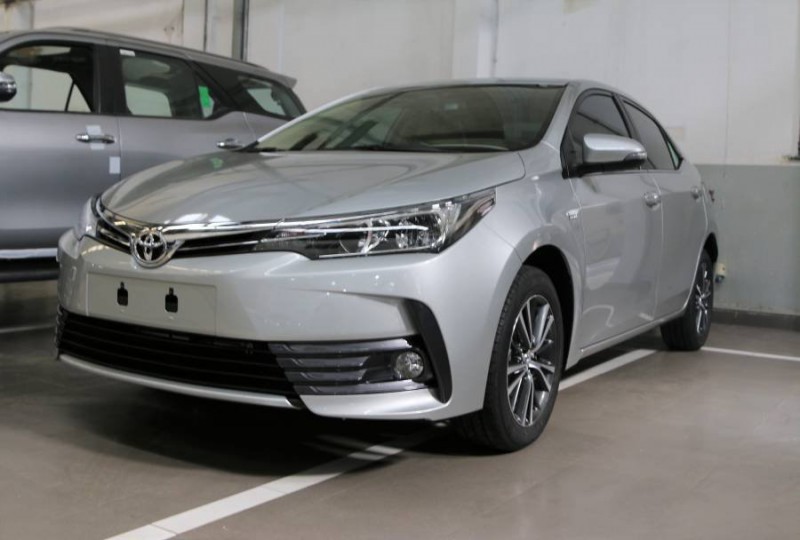 Toyota Corolla Altis: Doanh số 163 xe 1