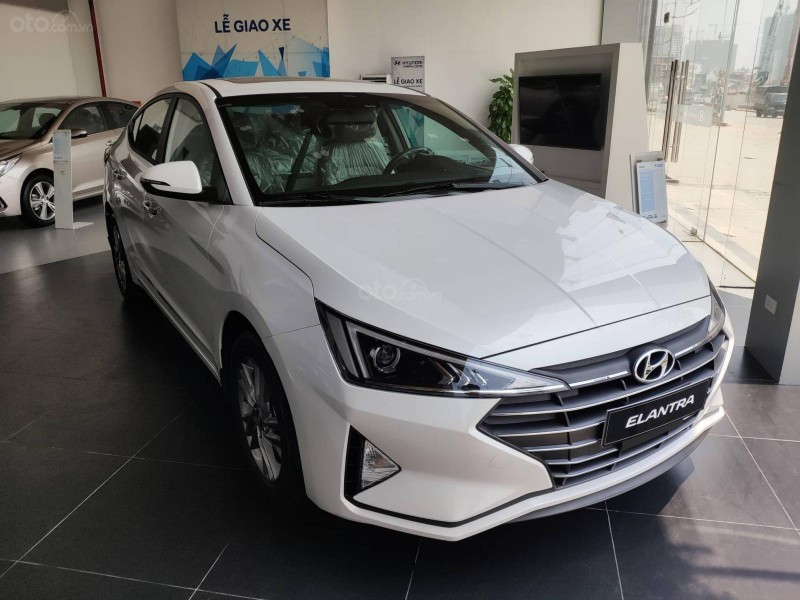 Hyundai Elantra: Doanh số 391 xe 1