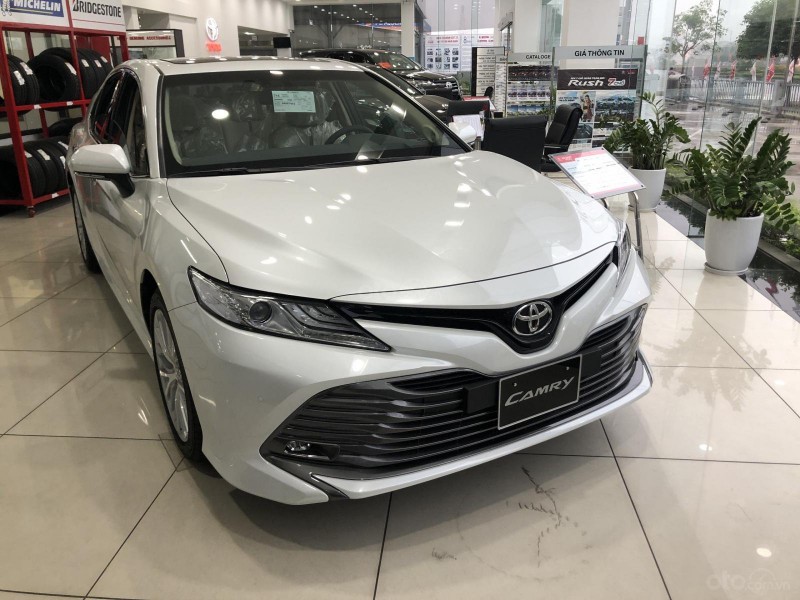 Toyota Camry: Doanh số 449 xe 1