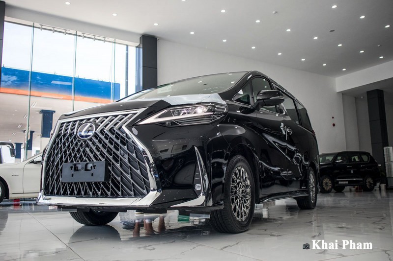 Ảnh đầu xe Lexus LM300h 2020 phải