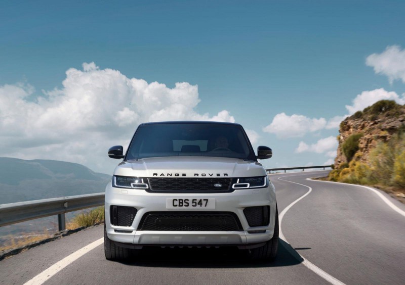 Range Rover Sport 2021 trang trí đẹp mắt.