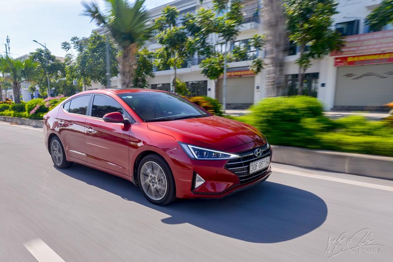 Đánh giá xe Hyundai Elantra 2020: Khả năng vận hành.