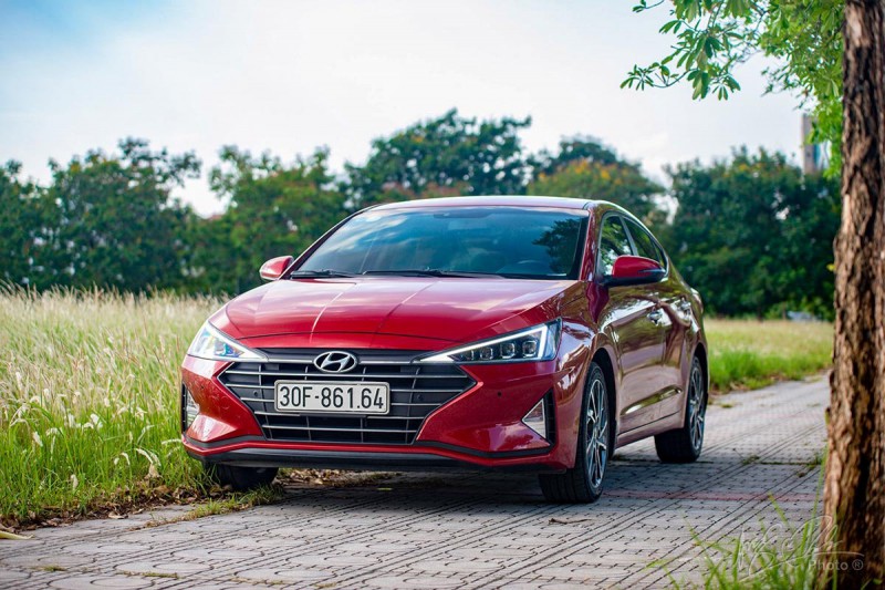 Đánh giá xe Hyundai Elantra 2020: các phiên bản và màu sắc.