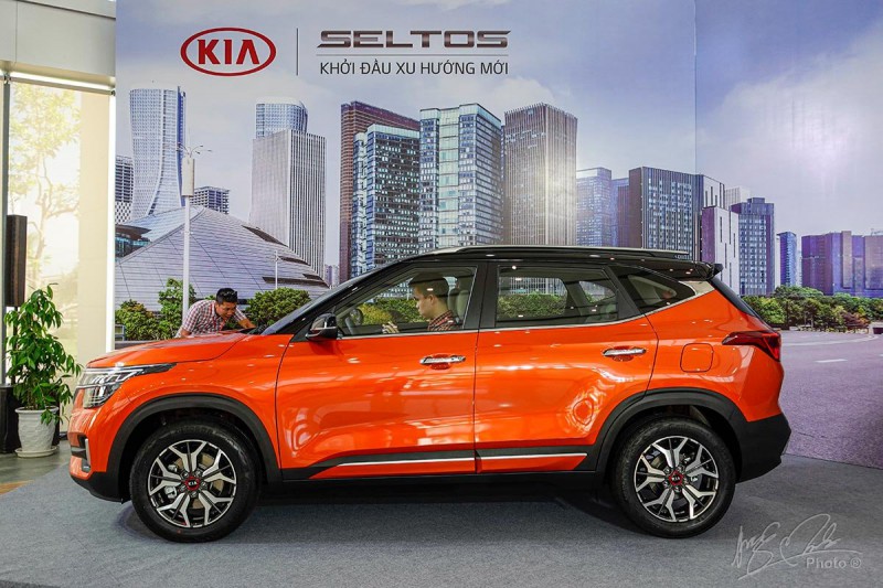 Ảnh chụp thân xe Kia Seltos 2020