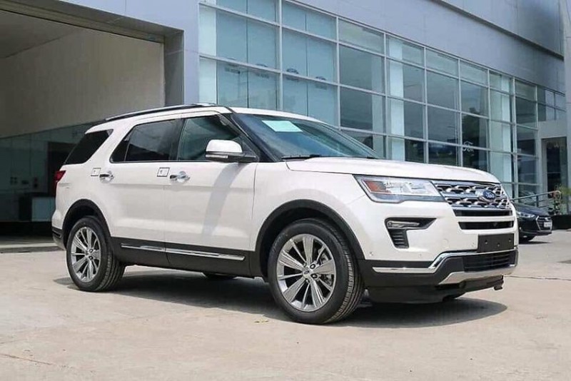 Ford Explorer vừa giảm giá niêm yết, xuống còn 1,999 tỷ đồng.