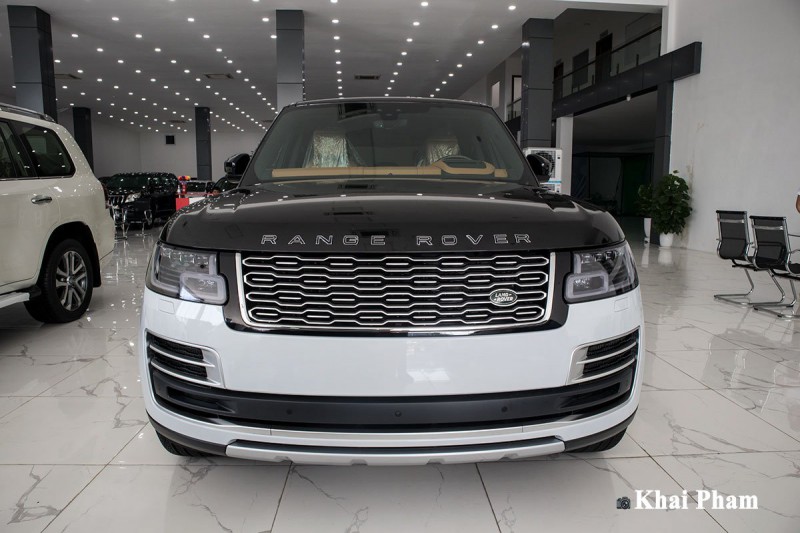 Ảnh chính diện đầu xe Range Rover SVAutobiography 2020 