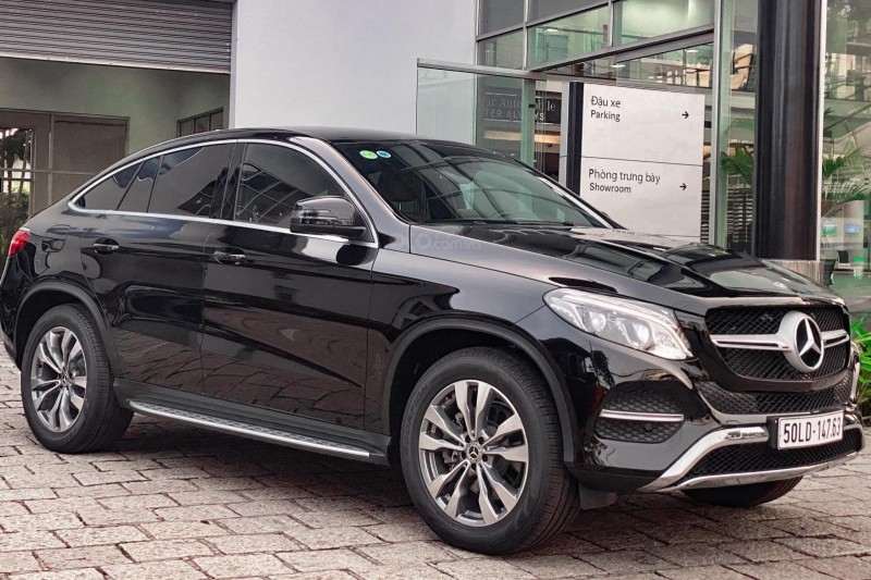 Mercedes-Benz GLE 400 Coupe trưng bày được rao bán với giá 3,939 tỷ đồng 1