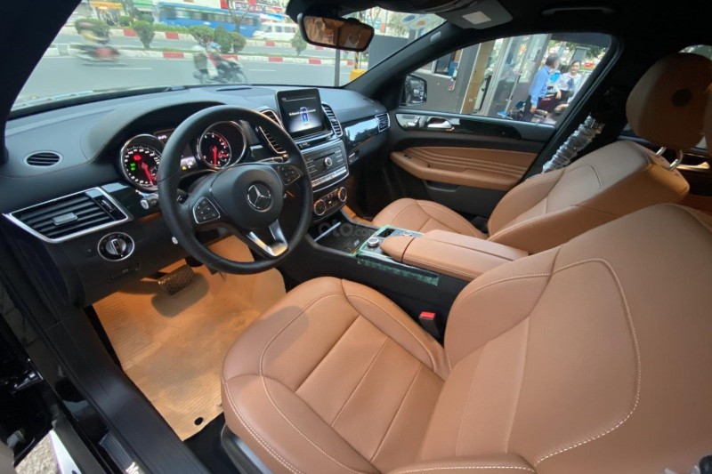 Khoang cabin xe Mercedes-Benz GLE 400 Coupe 2019 1